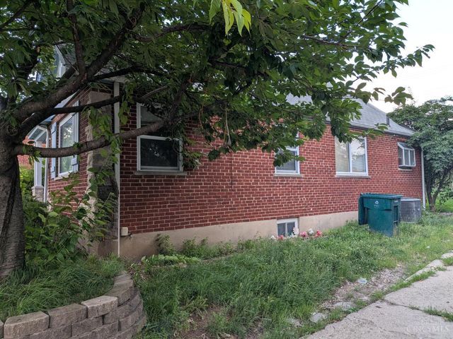 7284 Eastlawn Drive, Cincinnati, OH 45237