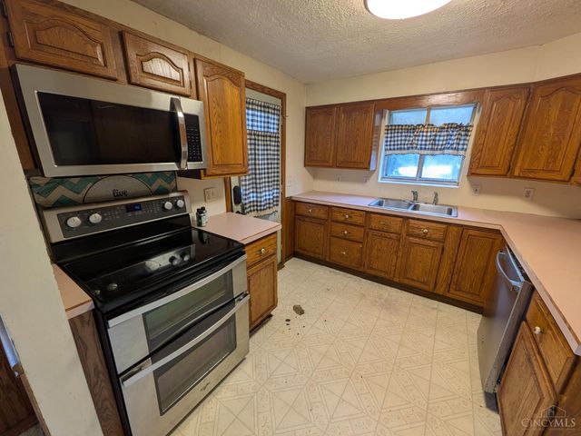 7284 Eastlawn Drive, Cincinnati, OH 45237
