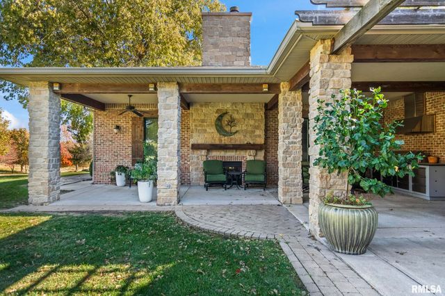 6263 BUNKER HILL Road, New Berlin, IL 62670