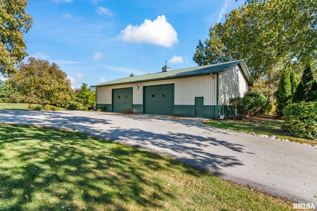 6263 BUNKER HILL Road, New Berlin, IL 62670