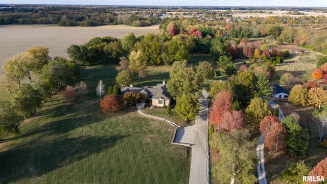 6263 BUNKER HILL Road, New Berlin, IL 62670