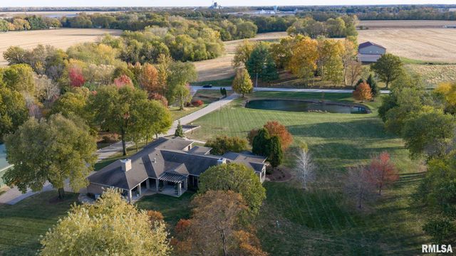 6263 BUNKER HILL Road, New Berlin, IL 62670