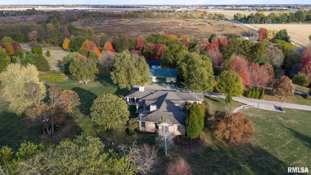 6263 BUNKER HILL Road, New Berlin, IL 62670
