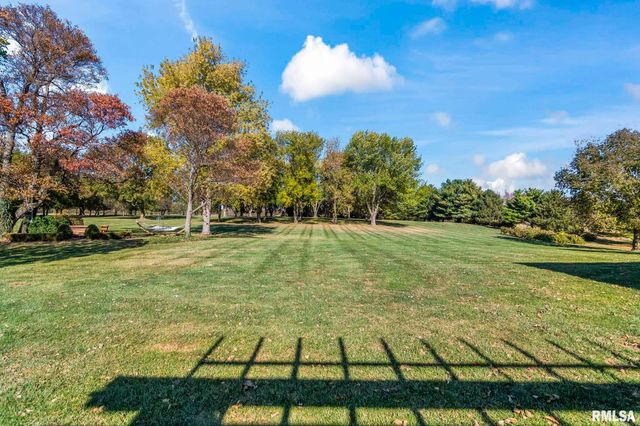 6263 BUNKER HILL Road, New Berlin, IL 62670