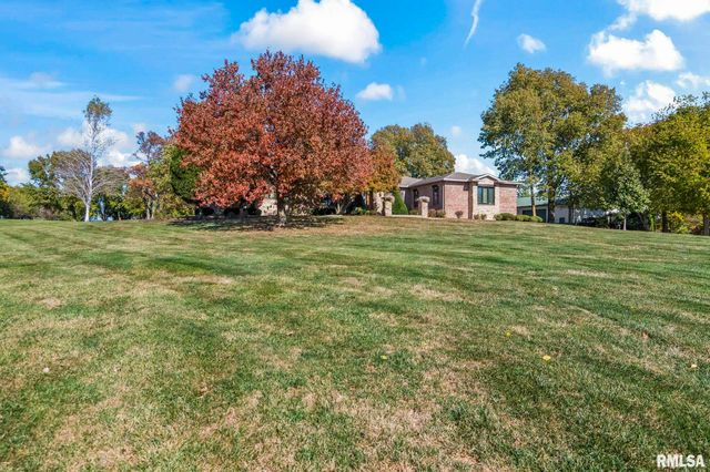 6263 BUNKER HILL Road, New Berlin, IL 62670