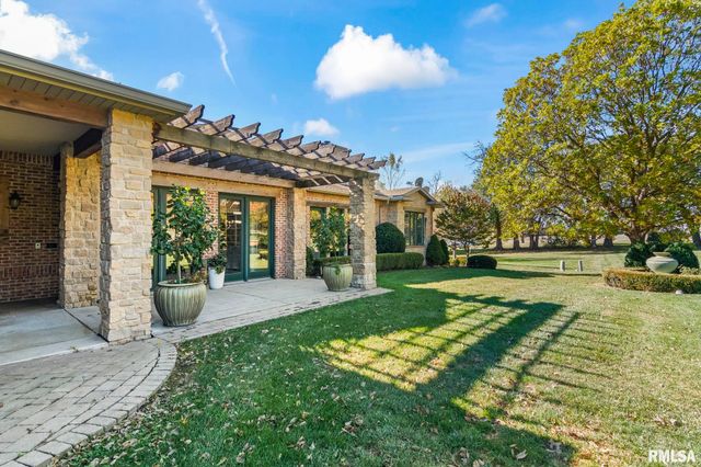 6263 BUNKER HILL Road, New Berlin, IL 62670