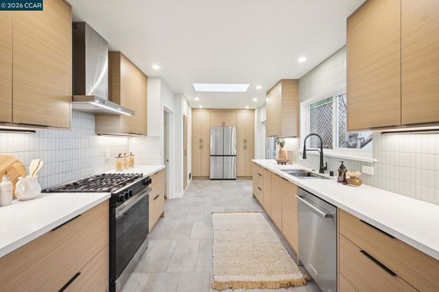 3927 3927 Canon Ave, Oakland, CA 94602