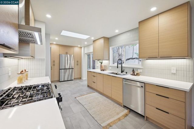 3927 3927 Canon Ave, Oakland, CA 94602