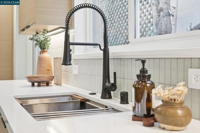 3927 3927 Canon Ave, Oakland, CA 94602