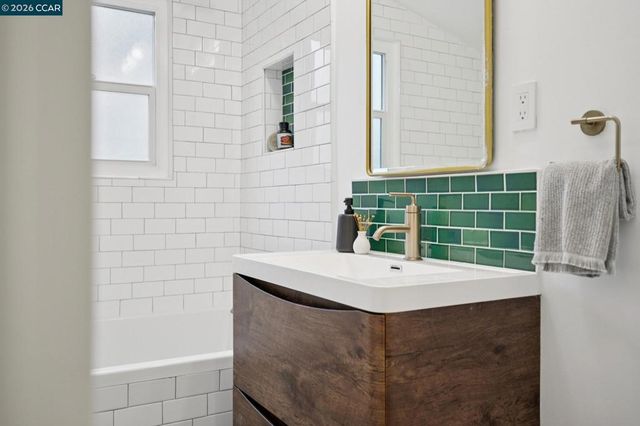 3927 3927 Canon Ave, Oakland, CA 94602