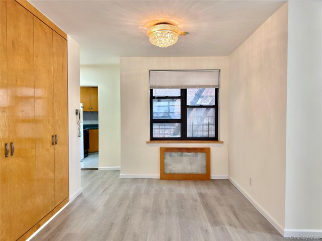 26-25 141st St 3E, Flushing, NY 11354