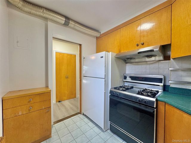 26-25 141st St 3E, Flushing, NY 11354