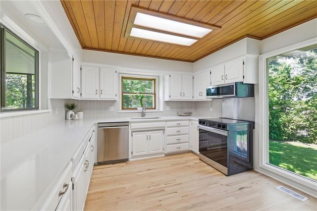 16720 Grandview Street, Overland Park, KS 66085