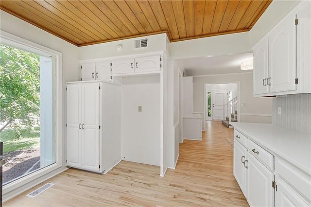16720 Grandview Street, Overland Park, KS 66085
