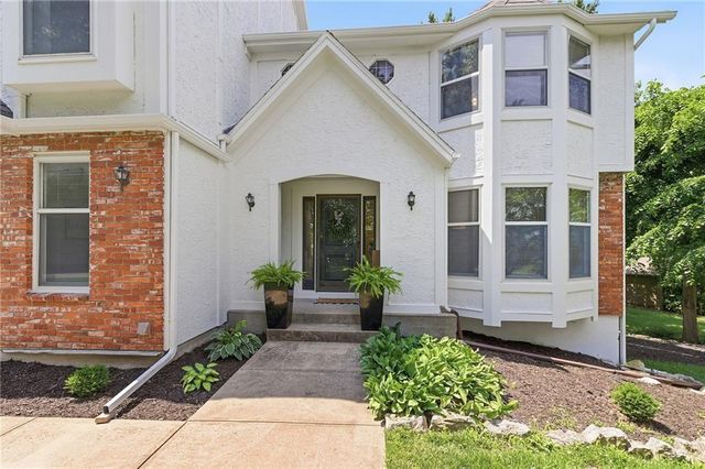 16720 Grandview Street, Overland Park, KS 66085