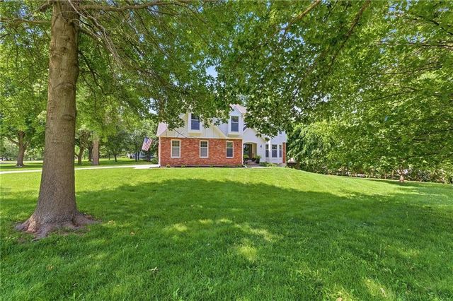 16720 Grandview Street, Overland Park, KS 66085