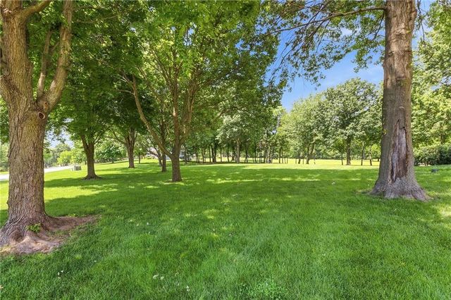 16720 Grandview Street, Overland Park, KS 66085