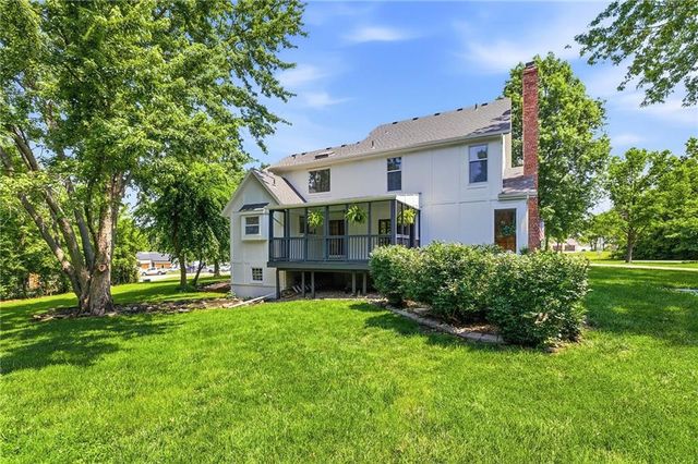 16720 Grandview Street, Overland Park, KS 66085