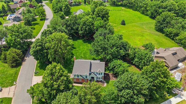 16720 Grandview Street, Overland Park, KS 66085