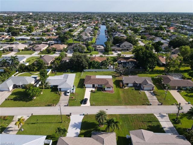 2011 SE 12th TER, Cape Coral, FL 33990