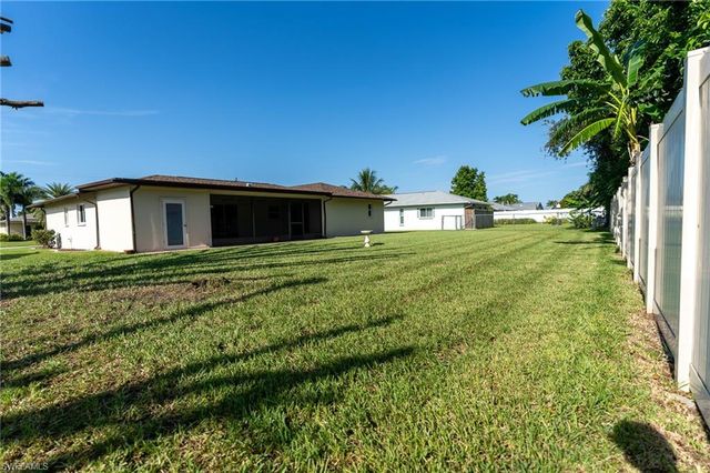 2011 SE 12th TER, Cape Coral, FL 33990