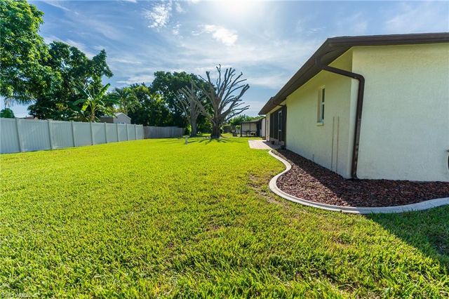 2011 SE 12th TER, Cape Coral, FL 33990