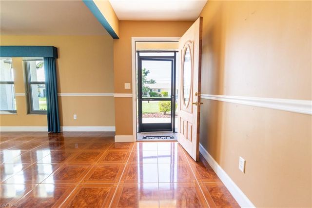 2011 SE 12th TER, Cape Coral, FL 33990