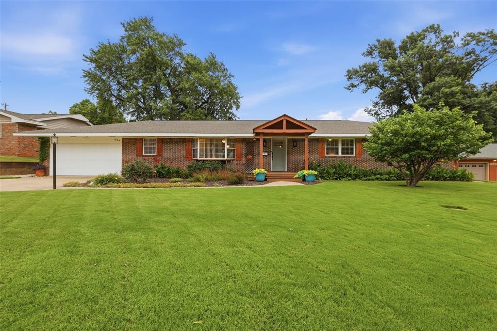 Image 2 of property listing at 1024 W Will Rogers Drive, Stillwater, OK 74075
