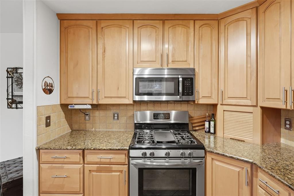 Image 18 of property listing at 1024 W Will Rogers Drive, Stillwater, OK 74075