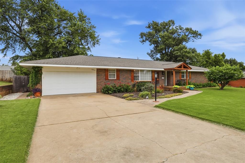 Image 3 of property listing at 1024 W Will Rogers Drive, Stillwater, OK 74075