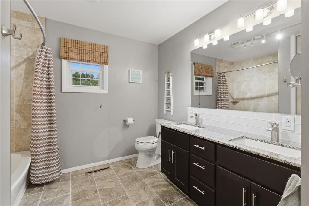 Image 27 of property listing at 1024 W Will Rogers Drive, Stillwater, OK 74075