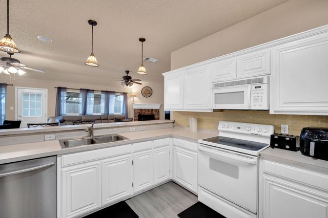 412 Barbara Jean Lane, Burleson, TX 76028