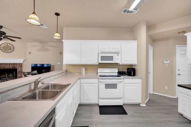 412 Barbara Jean Lane, Burleson, TX 76028