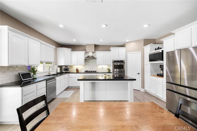33713 Pebble Brook Circle, Temecula, CA 92592