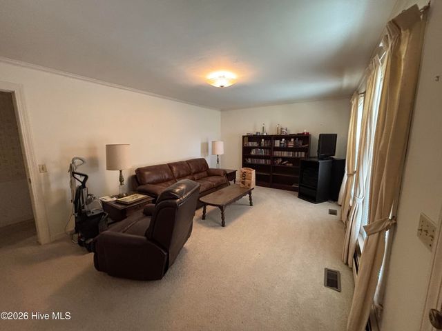 3381 E 10th Street, Greenville, NC 27858