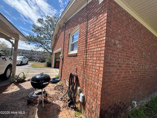 3381 E 10th Street, Greenville, NC 27858