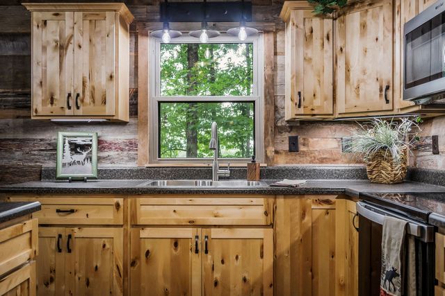 755 Music City Ranch Ln, Sparta, TN 38583