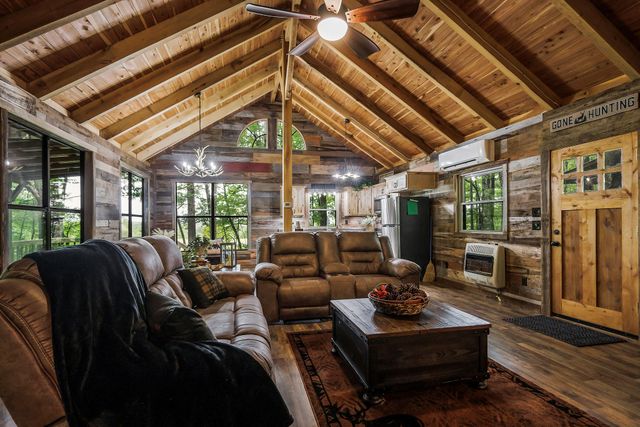 755 Music City Ranch Ln, Sparta, TN 38583