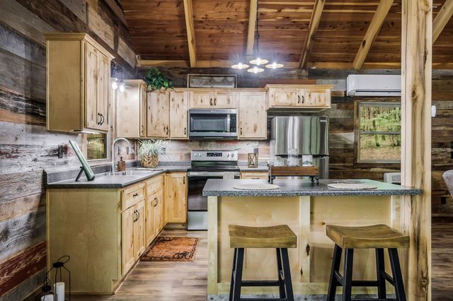 755 Music City Ranch Ln, Sparta, TN 38583