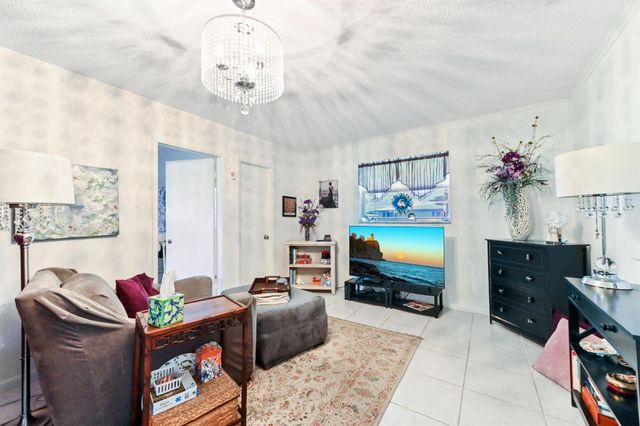 103 SW 18th Street, Boynton Beach, FL 33426