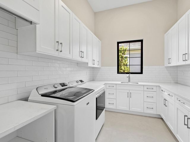 572 BLUE SHELL LOOP, Sarasota, FL 34240
