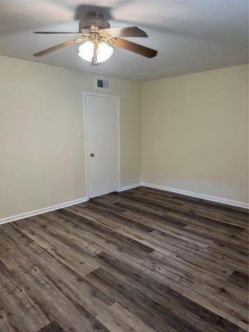 3535 Nasa Road 1 Parkway 40, Seabrook, TX 77586