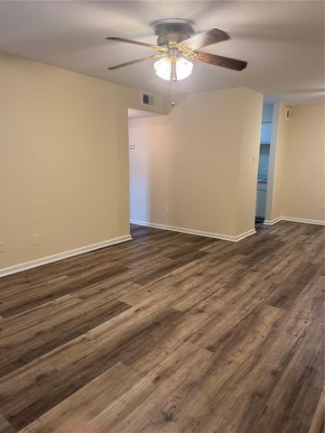 3535 Nasa Road 1 Parkway 40, Seabrook, TX 77586