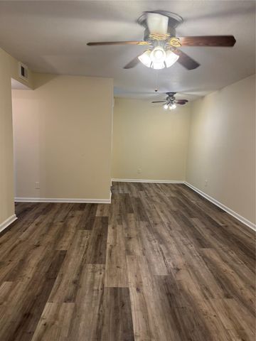3535 Nasa Road 1 Parkway 40, Seabrook, TX 77586
