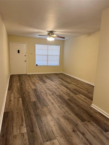 3535 Nasa Road 1 Parkway 40, Seabrook, TX 77586