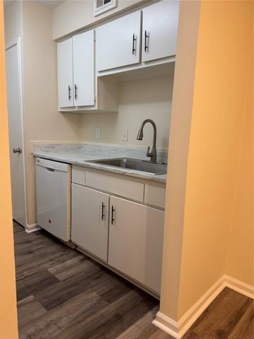 3535 Nasa Road 1 Parkway 40, Seabrook, TX 77586