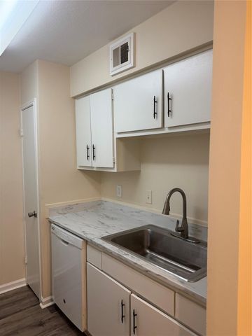 3535 Nasa Road 1 Parkway 40, Seabrook, TX 77586