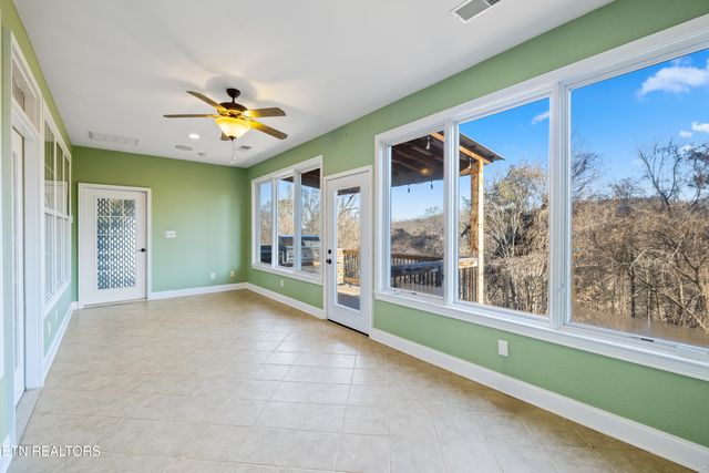 10033 Autumn Valley Lane, Knoxville, TN 37922