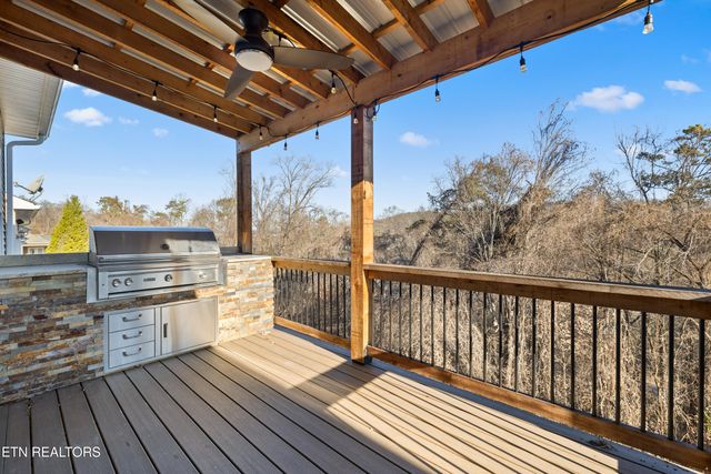 10033 Autumn Valley Lane, Knoxville, TN 37922