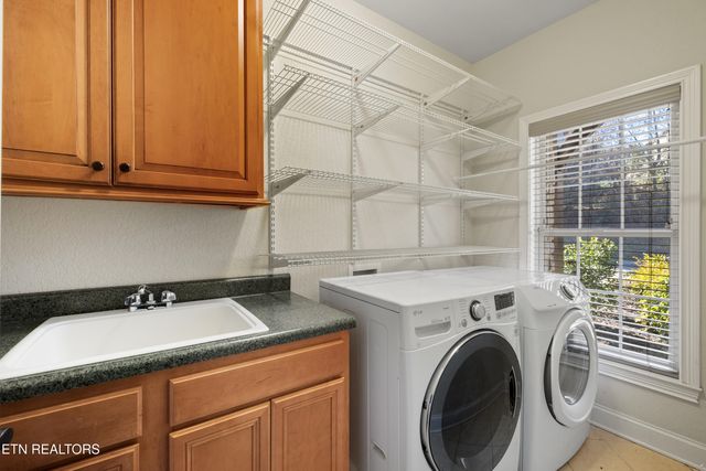 10033 Autumn Valley Lane, Knoxville, TN 37922